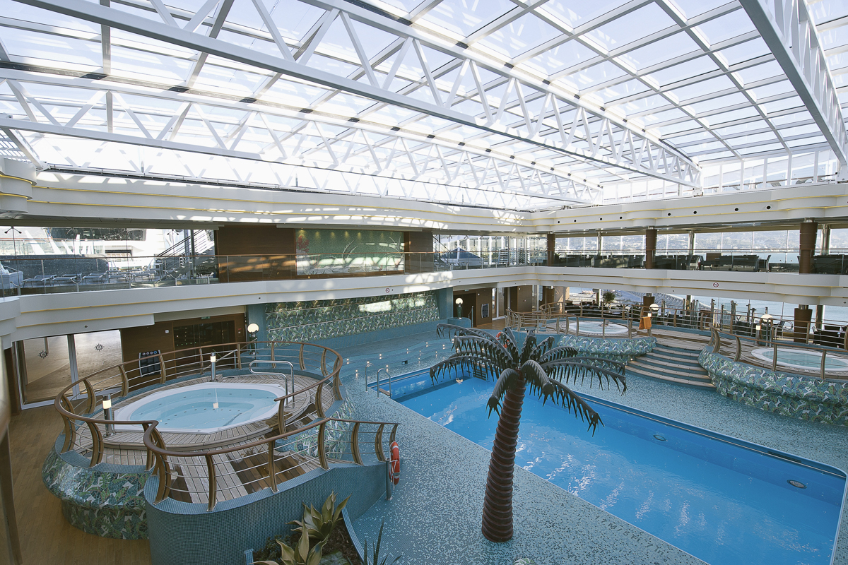 MyCruise MSC Divina Offentlige-arealer Pool-Spa1